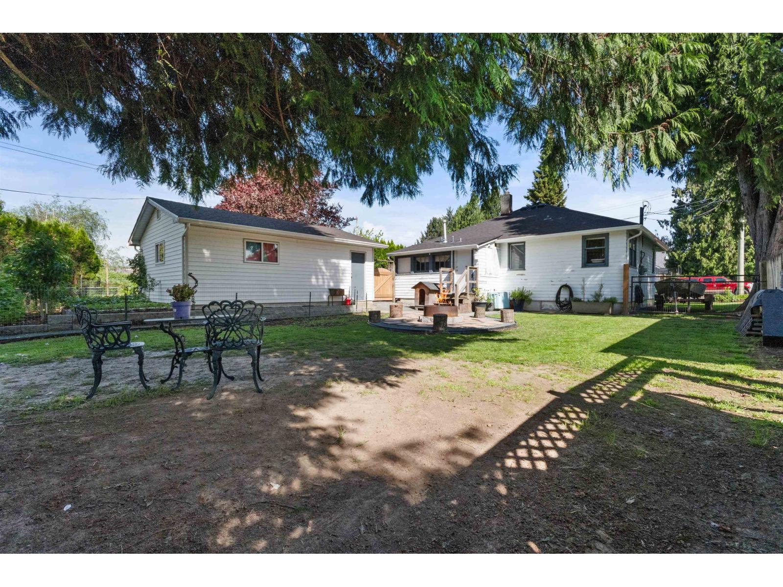 46054 KING AVENUE|Chilliwack Proper East