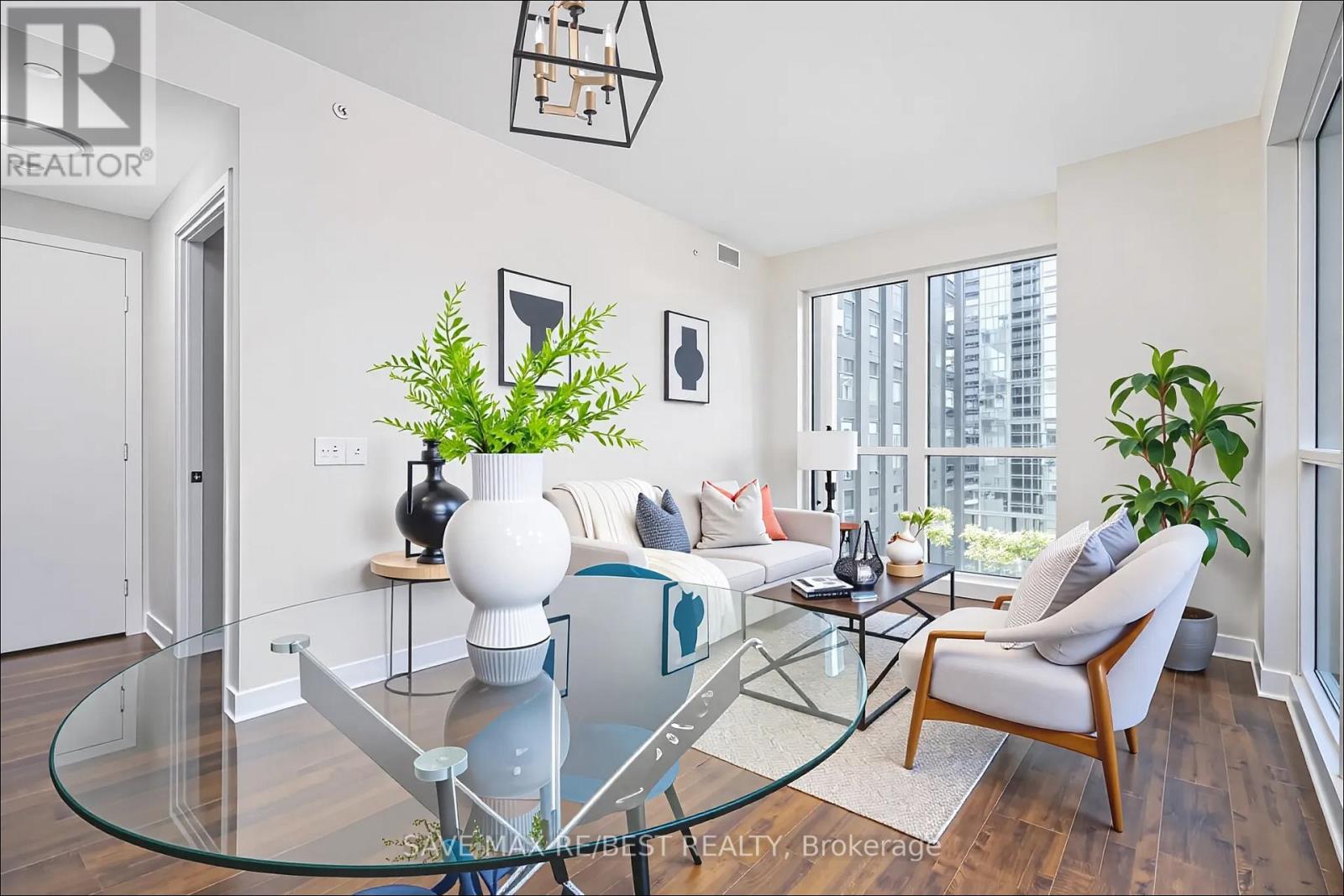 807 - 10 PARK LAWN ROAD
