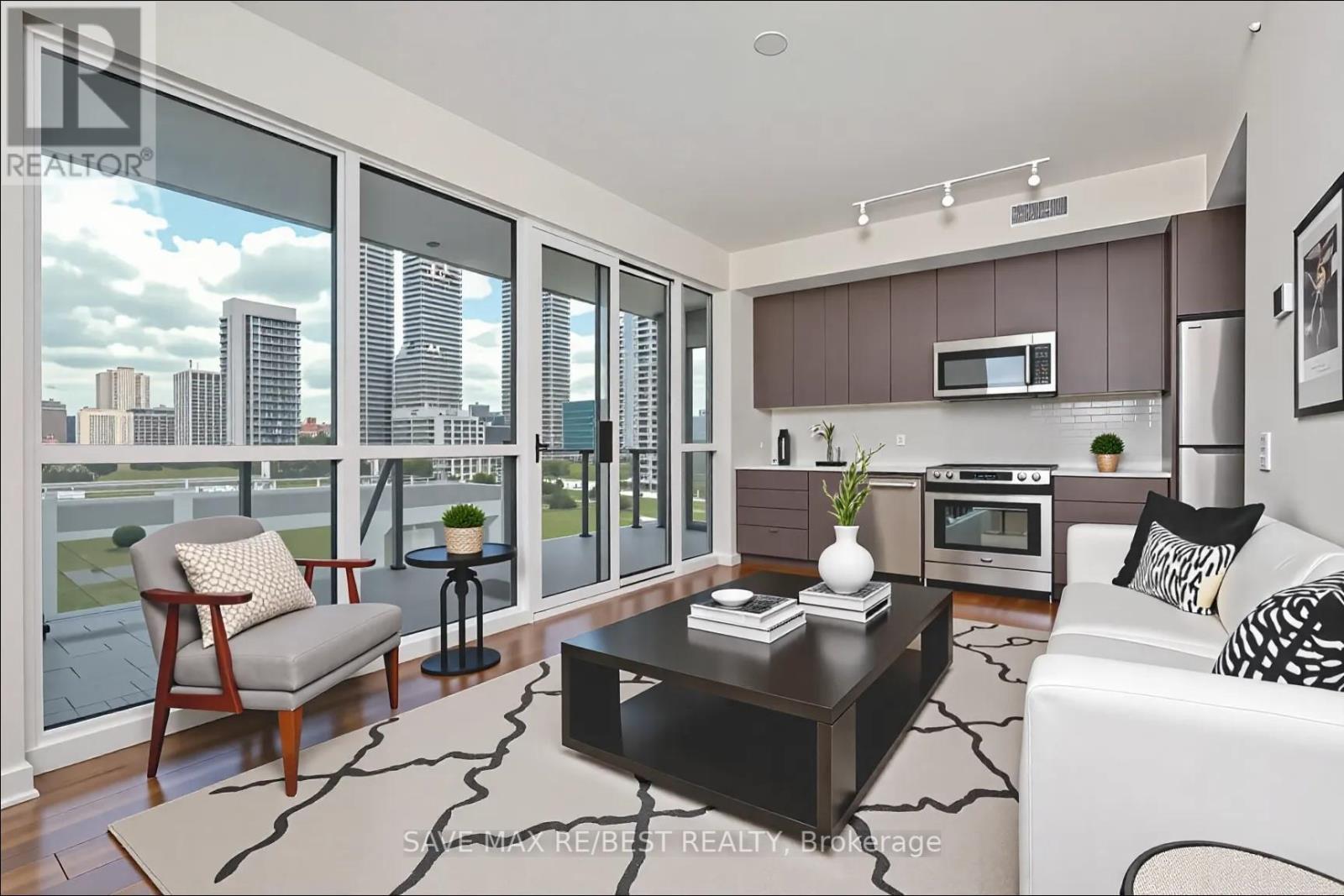 807 - 10 PARK LAWN ROAD