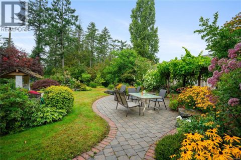 714 Bradley Dyne Rd North Saanich BC V8L5G9