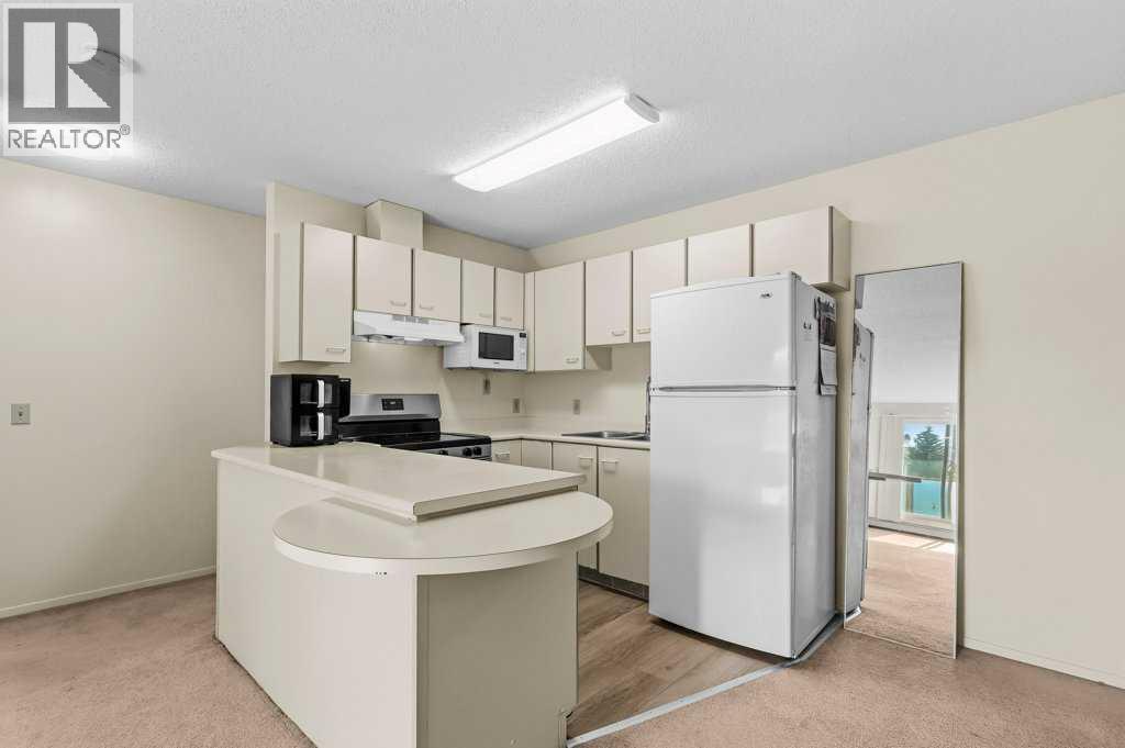 3400, 2422 Edenwold Heights NW