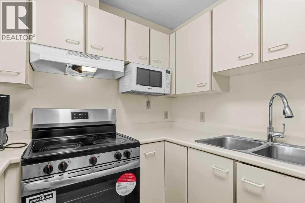 3400, 2422 Edenwold Heights NW
