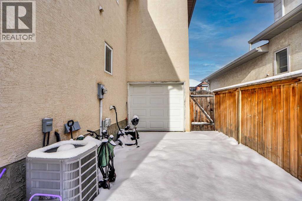 6 Strathridge Way SW