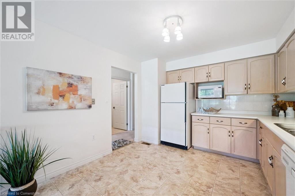 3 GARDENVIEW Court