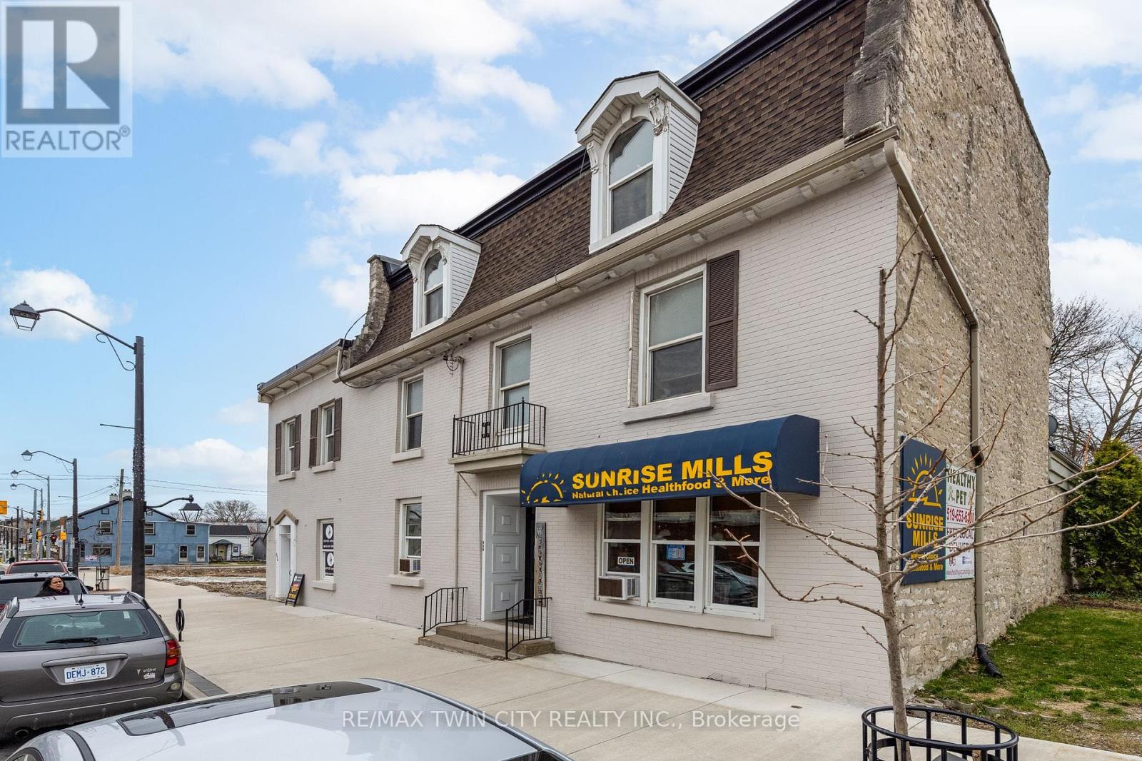 840-846 KING STREET E