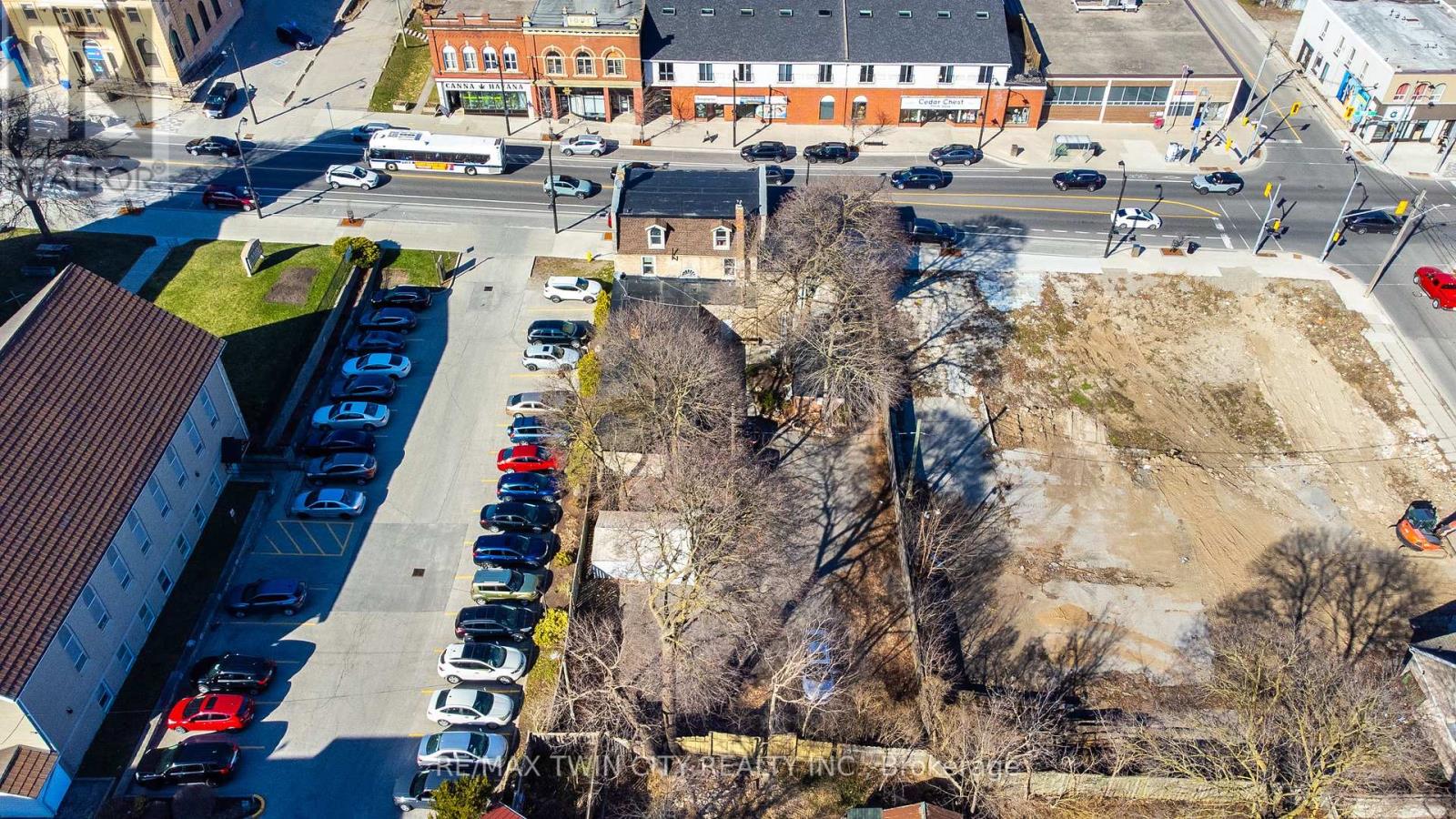 840-846 KING STREET E