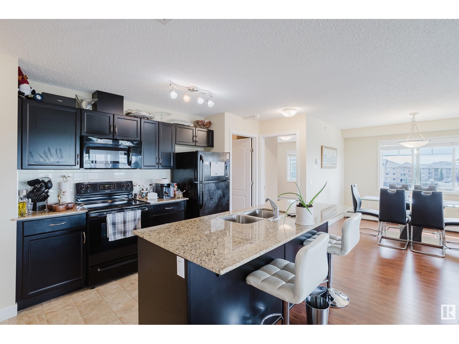 #415 12650 142 AV NW