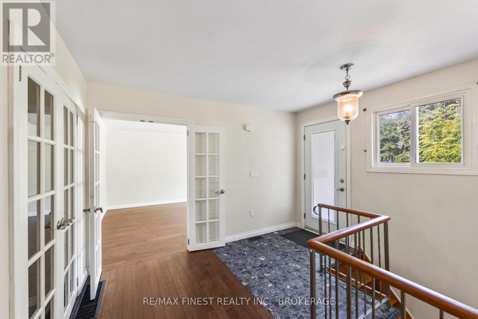 5 MICHAEL GRASS CRESCENT