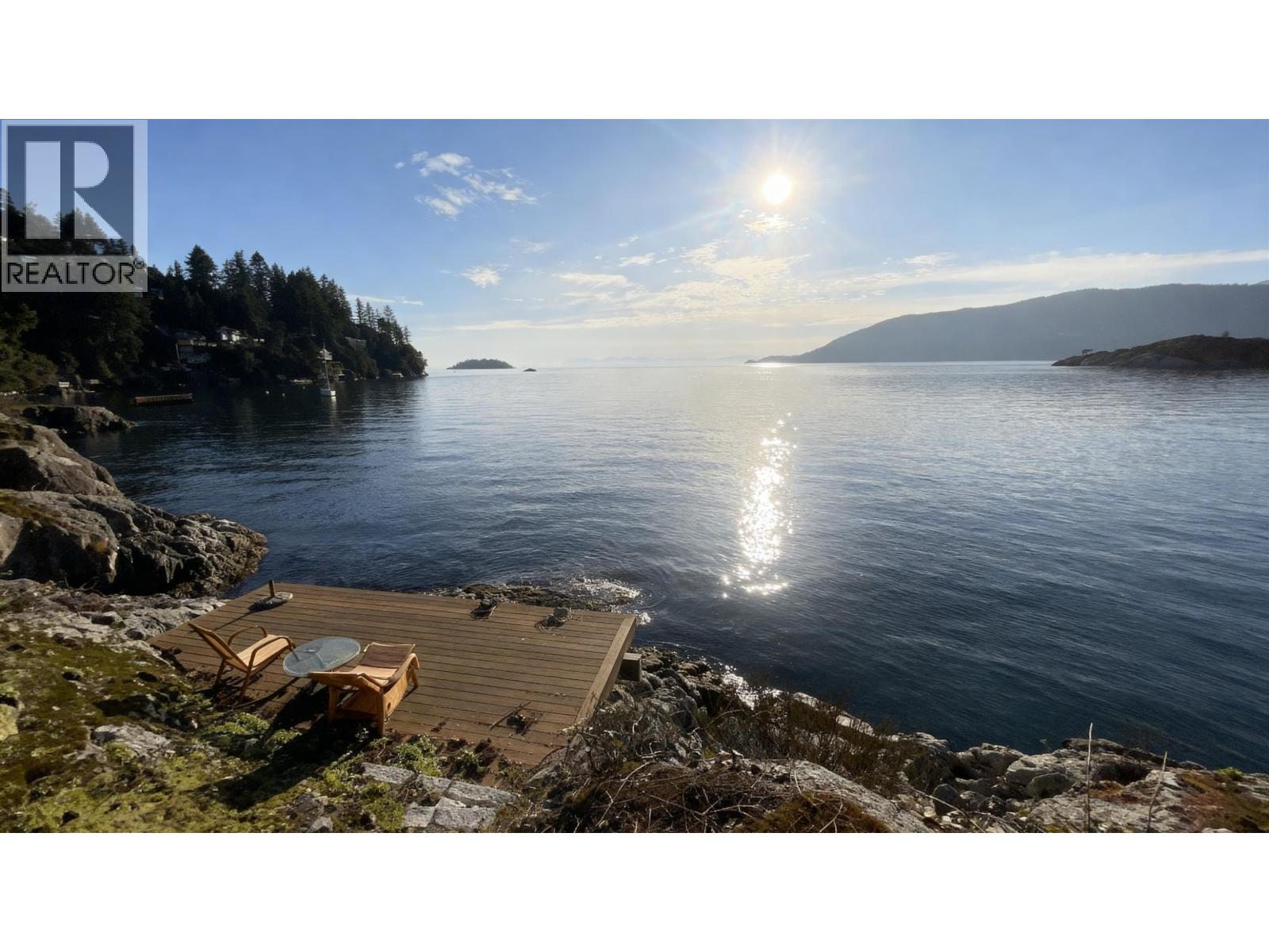 Photo 1 of 23 — 6648 MARINE DRIVE, West Vancouver, BC V7W2S9