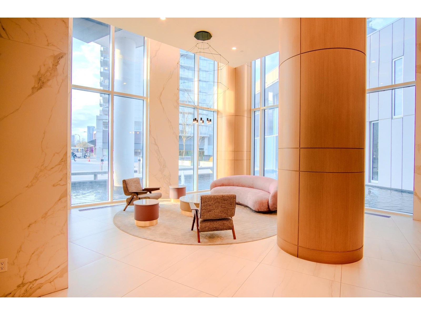 1105 9887 WHALLEY BOULEVARD