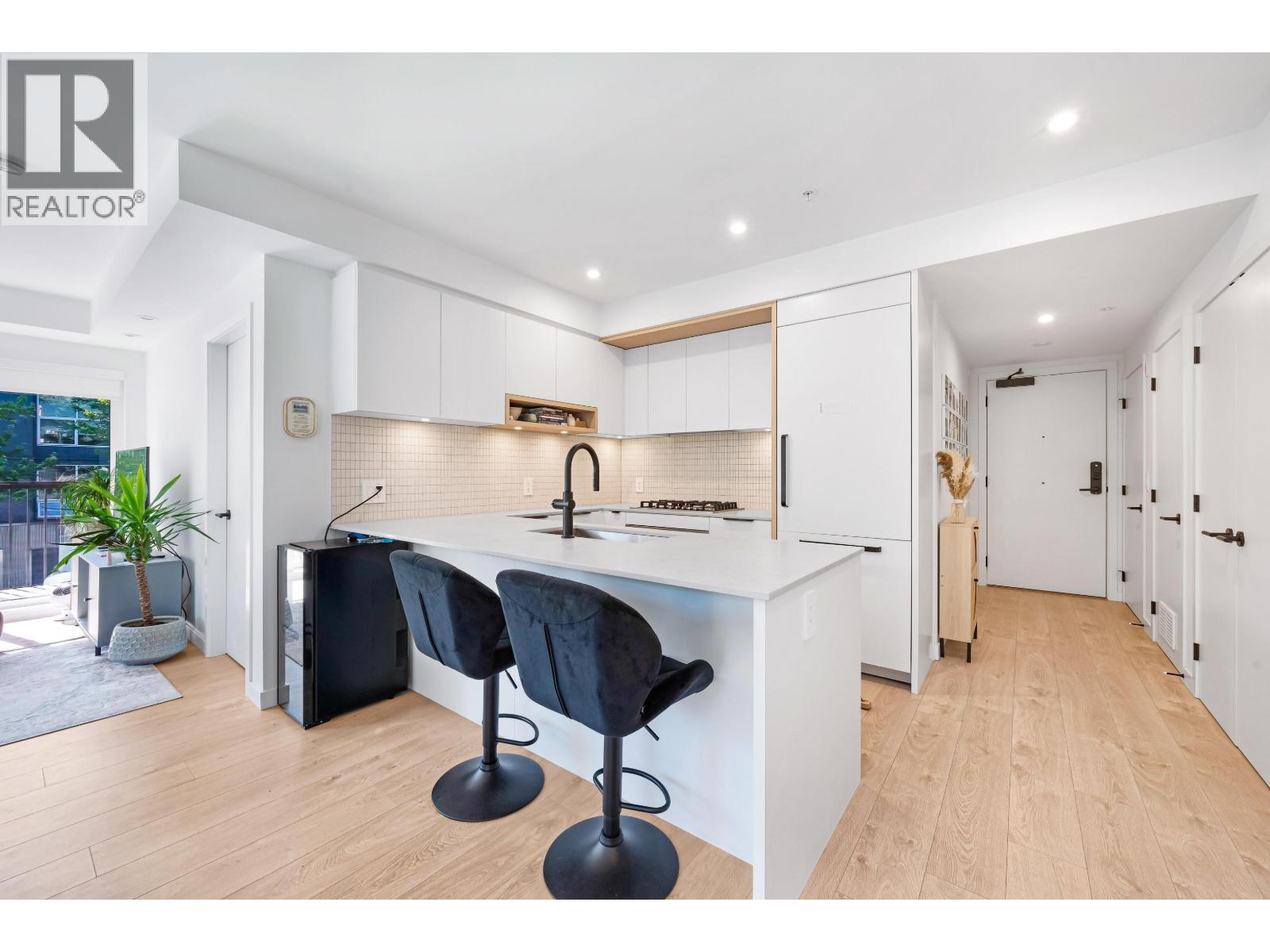 221 2520 GUELPH STREET