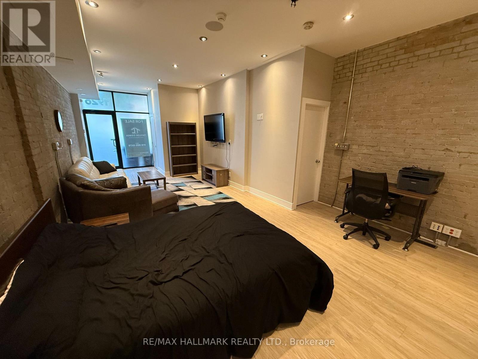 1926 GERRARD STREET E