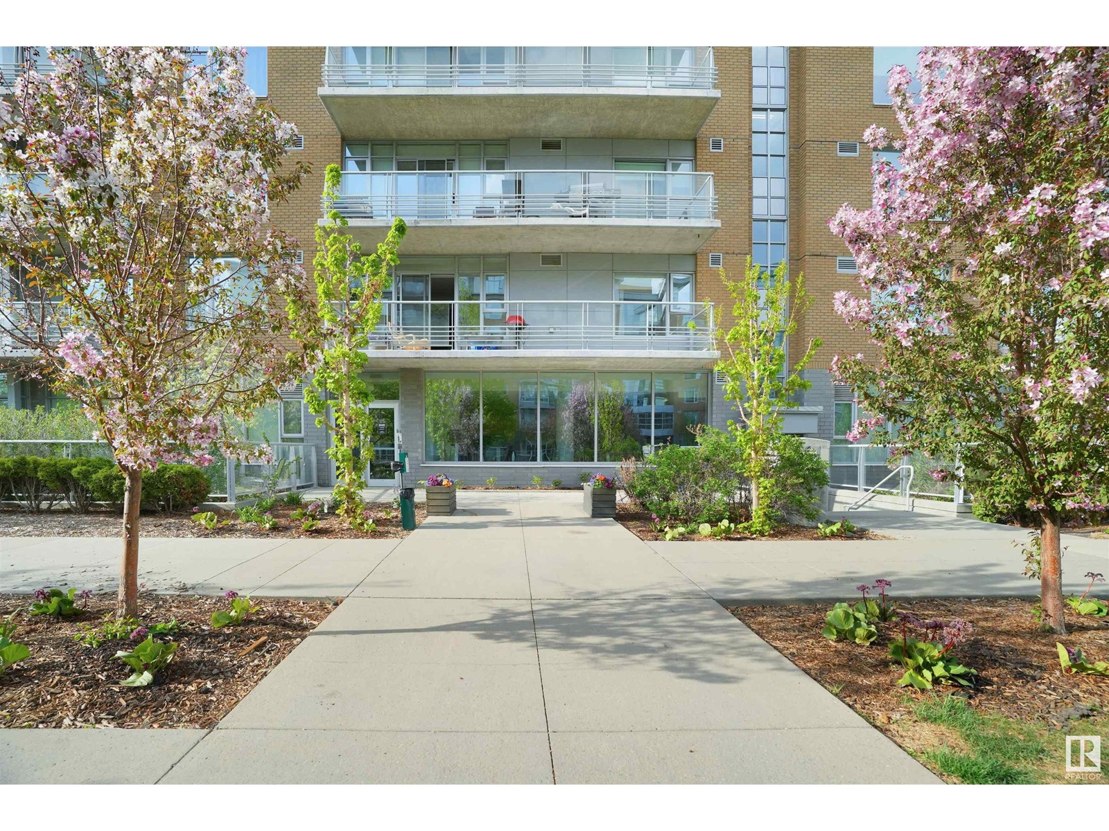 #608 2510 109 ST NW