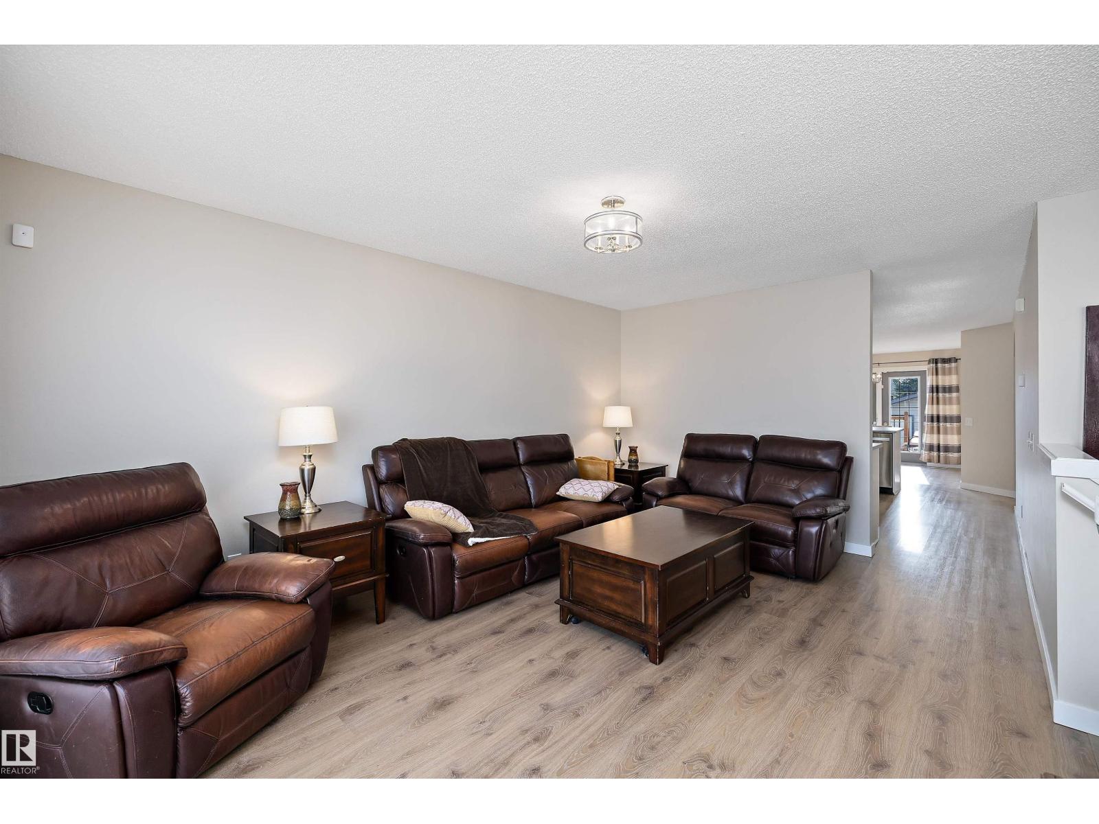 3019 33 AV NW
