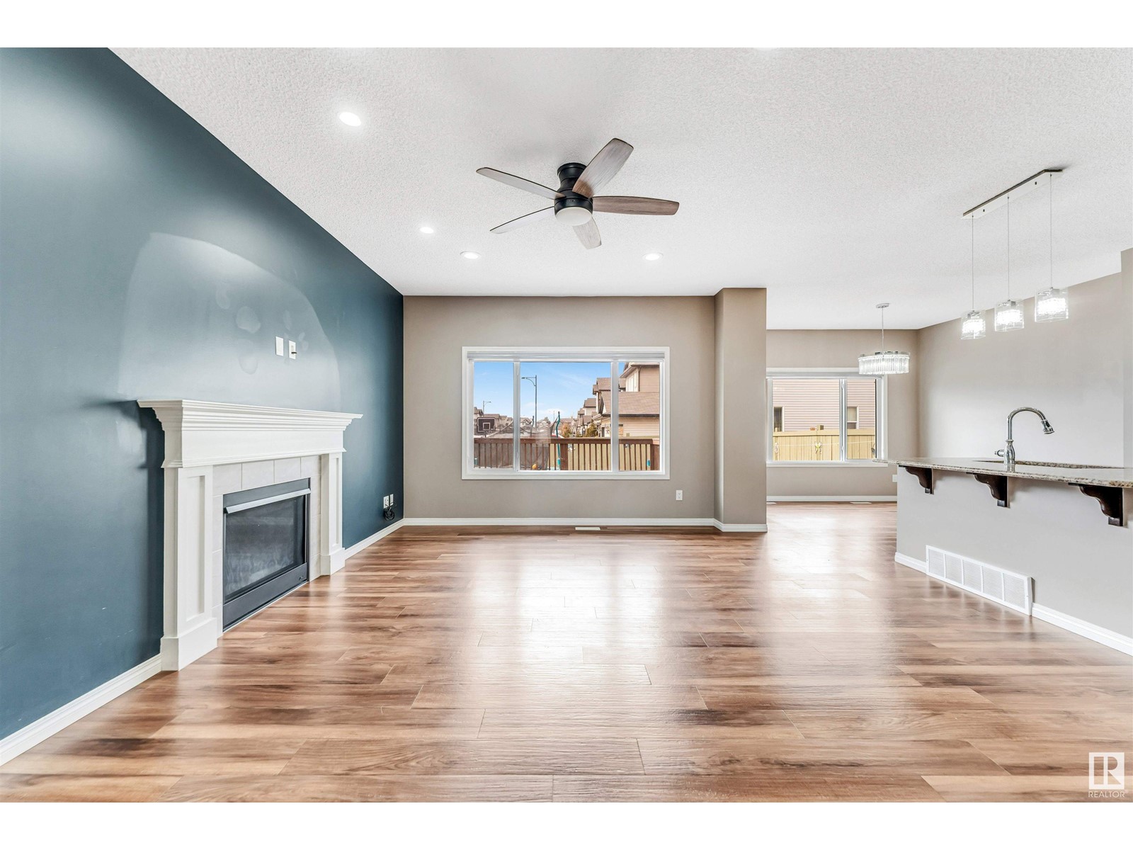 1306 32A ST NW