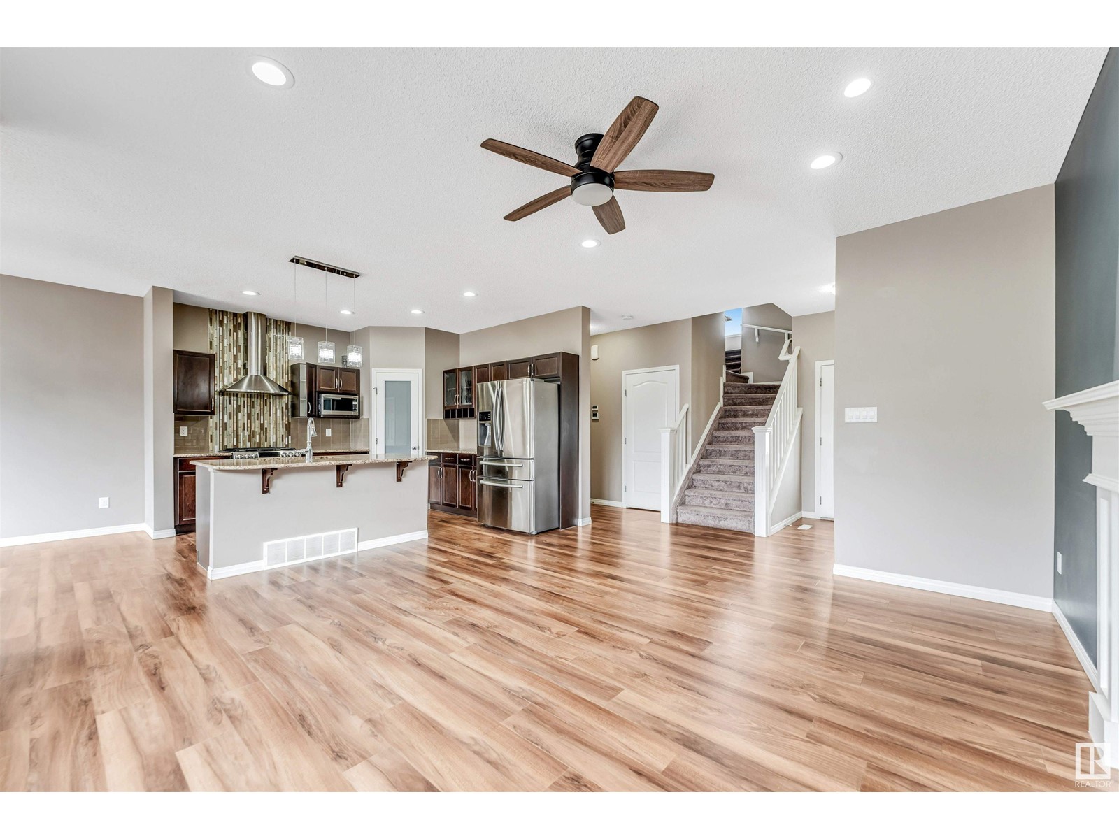 1306 32A ST NW