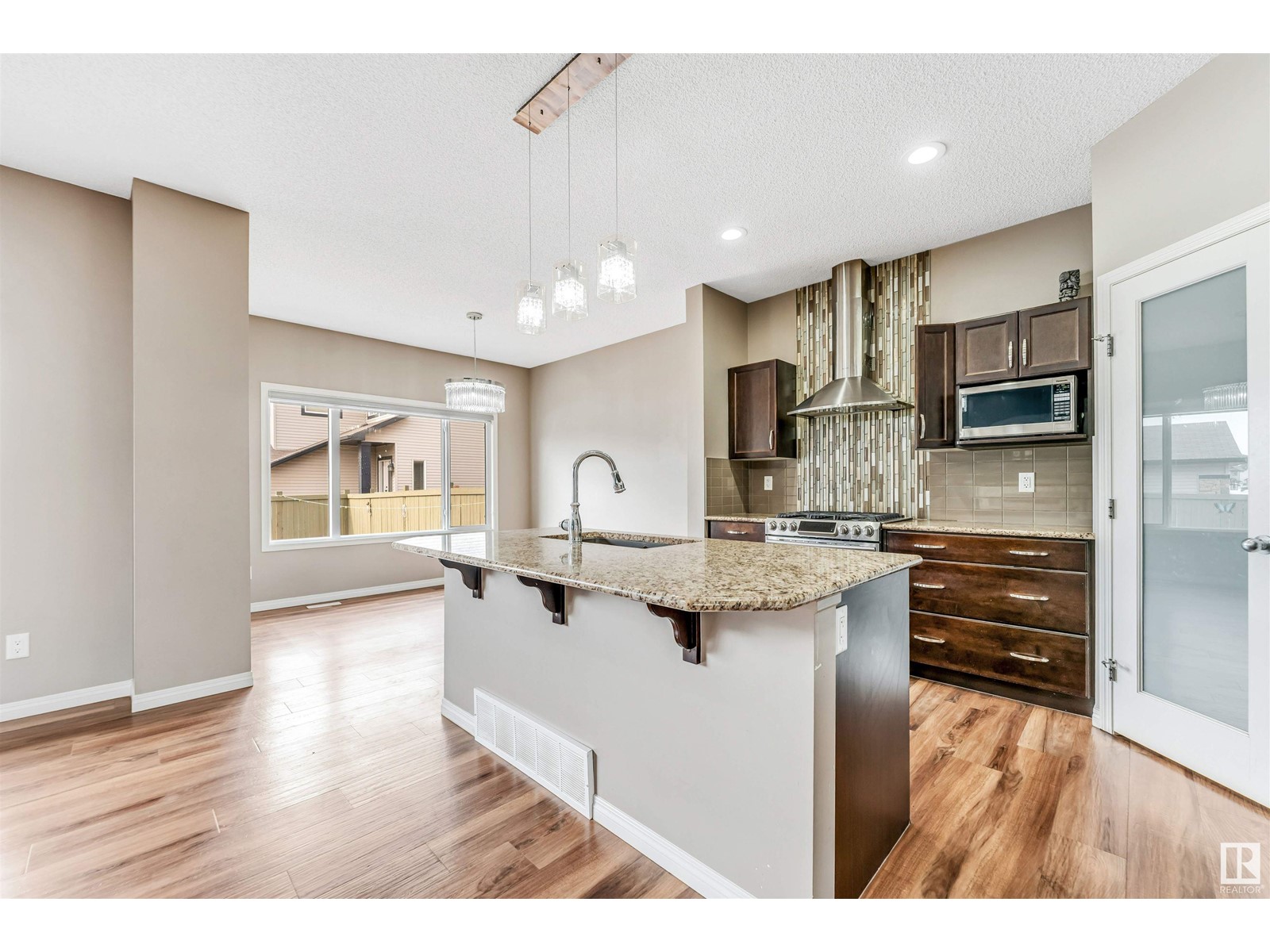 1306 32A ST NW