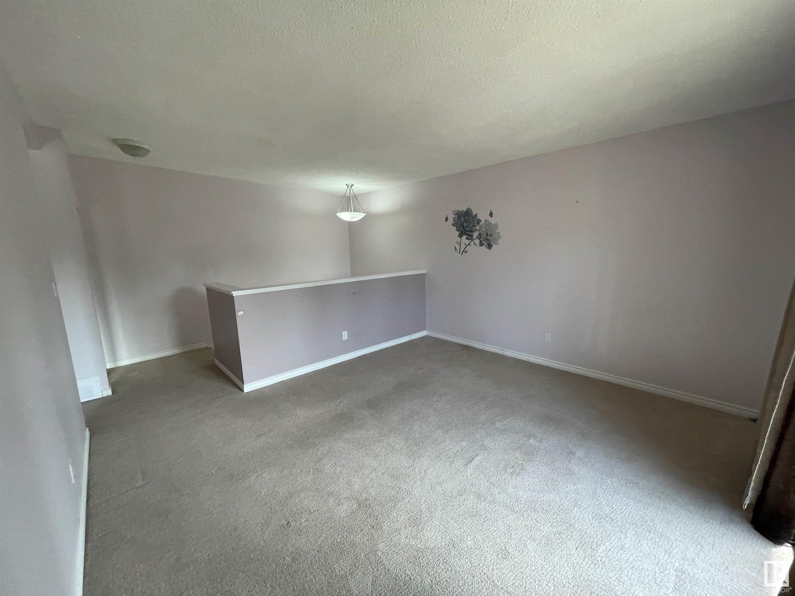 8930B 144 AV NW