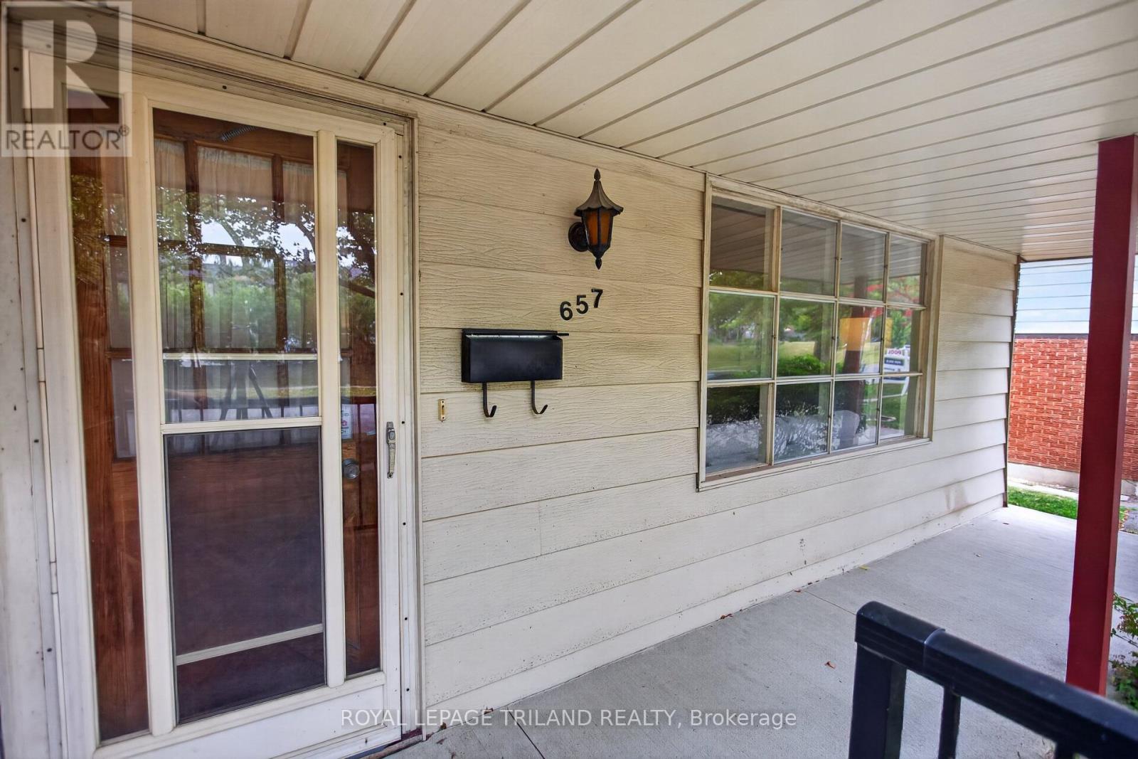 657 VISCOUNT ROAD