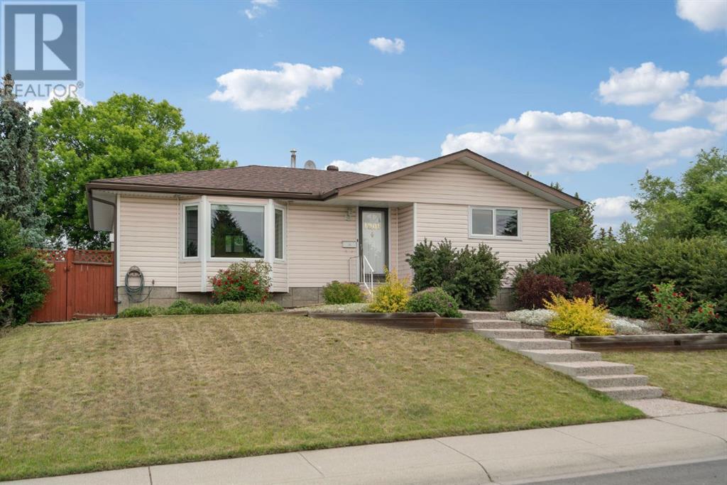 1808 111 Avenue SW