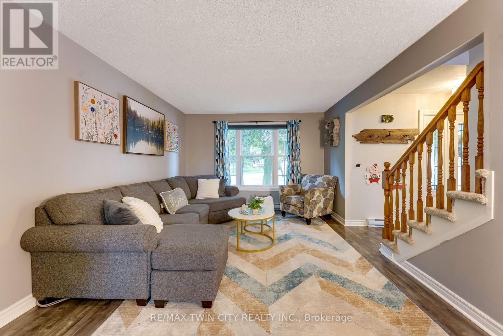11 NIPIGON PLACE