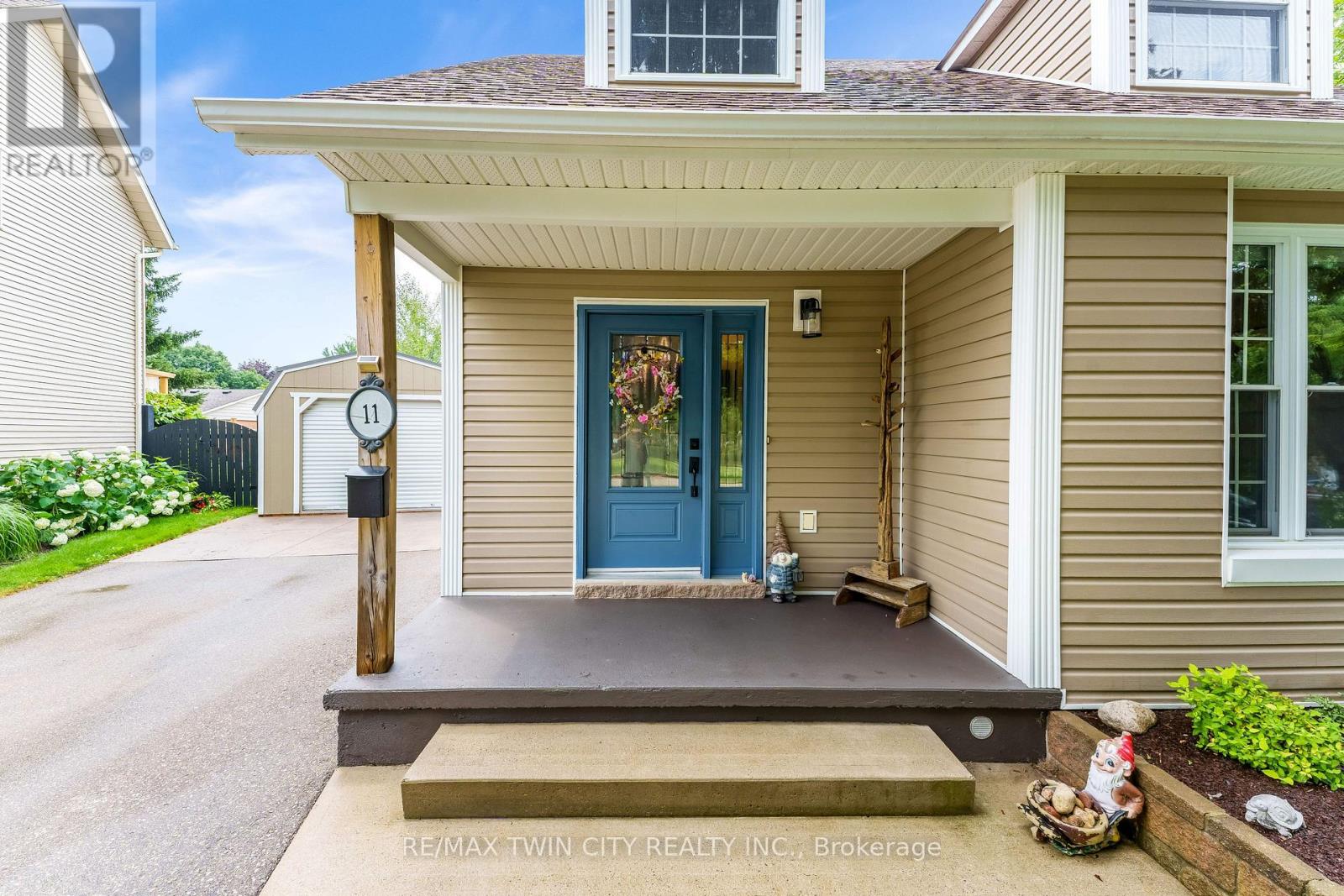 11 NIPIGON PLACE