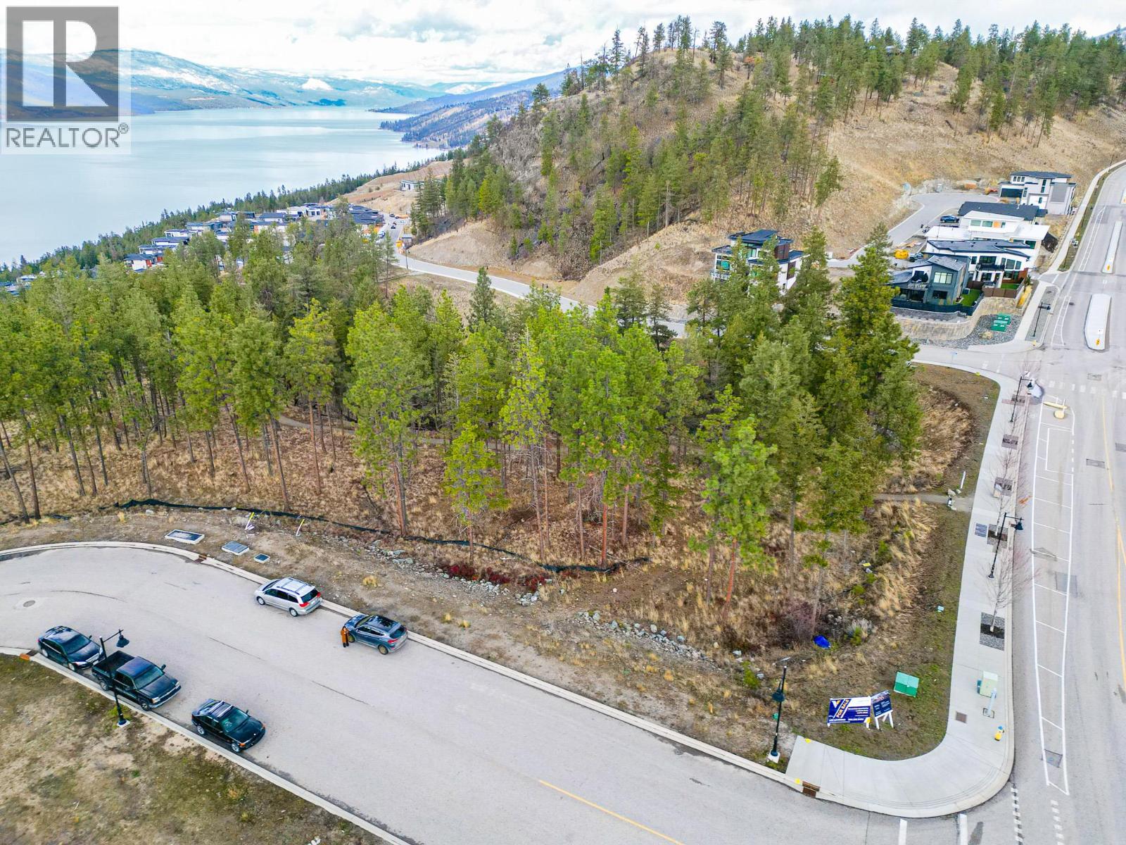 1810 Hilltop Crescent