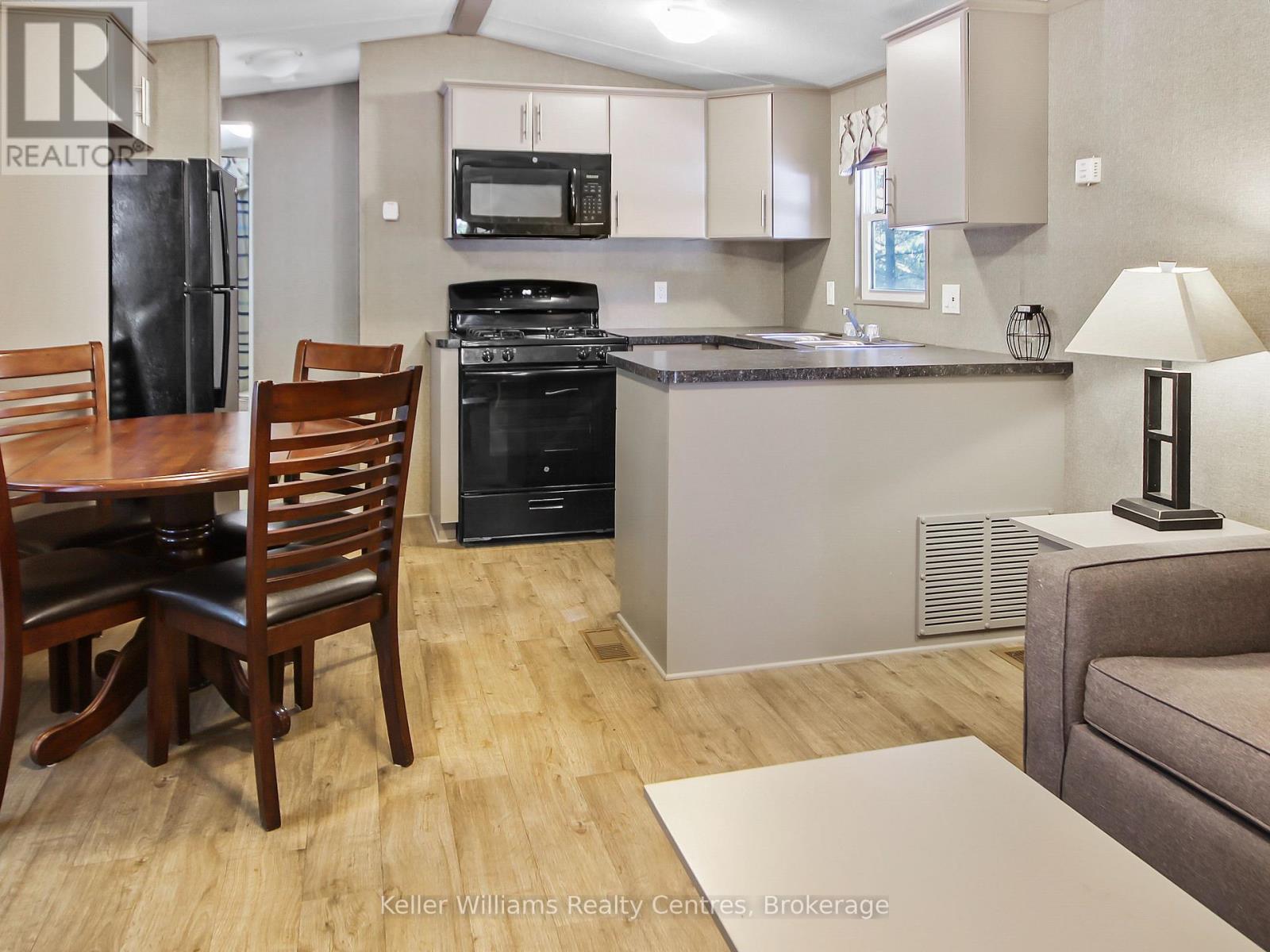 P27 - 13 SOUTHLINE AVENUE