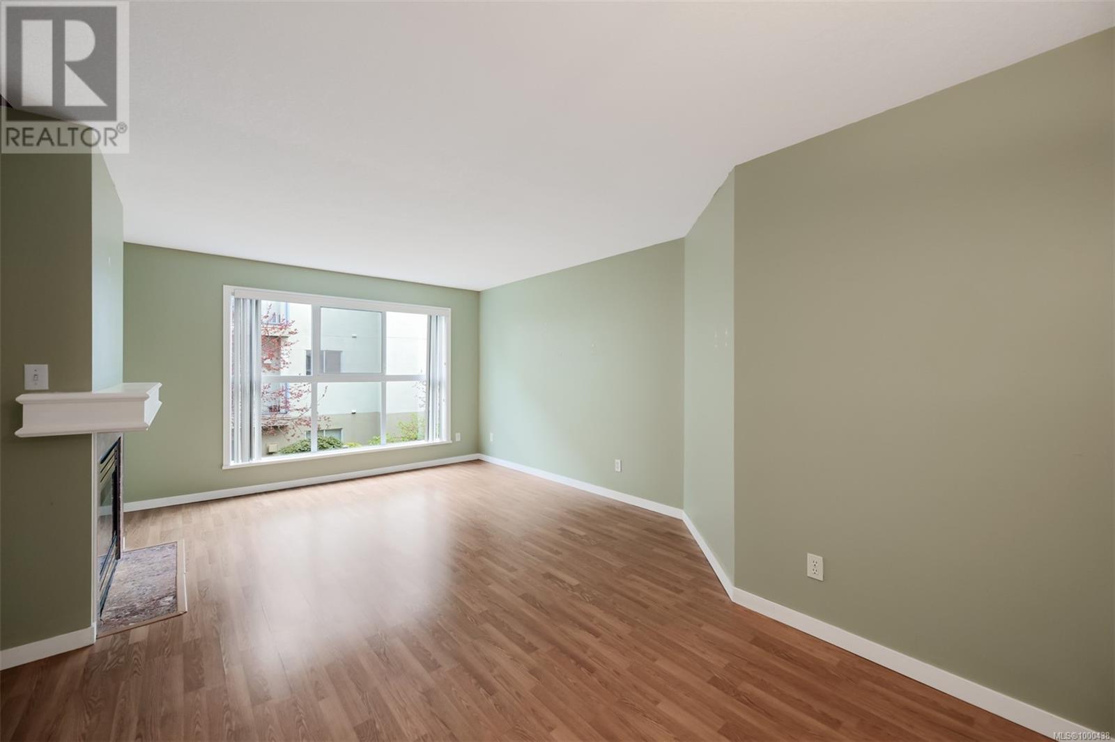 203 1710 Fort St