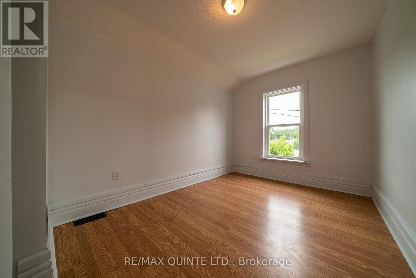 A - 82 MOIRA STREET E