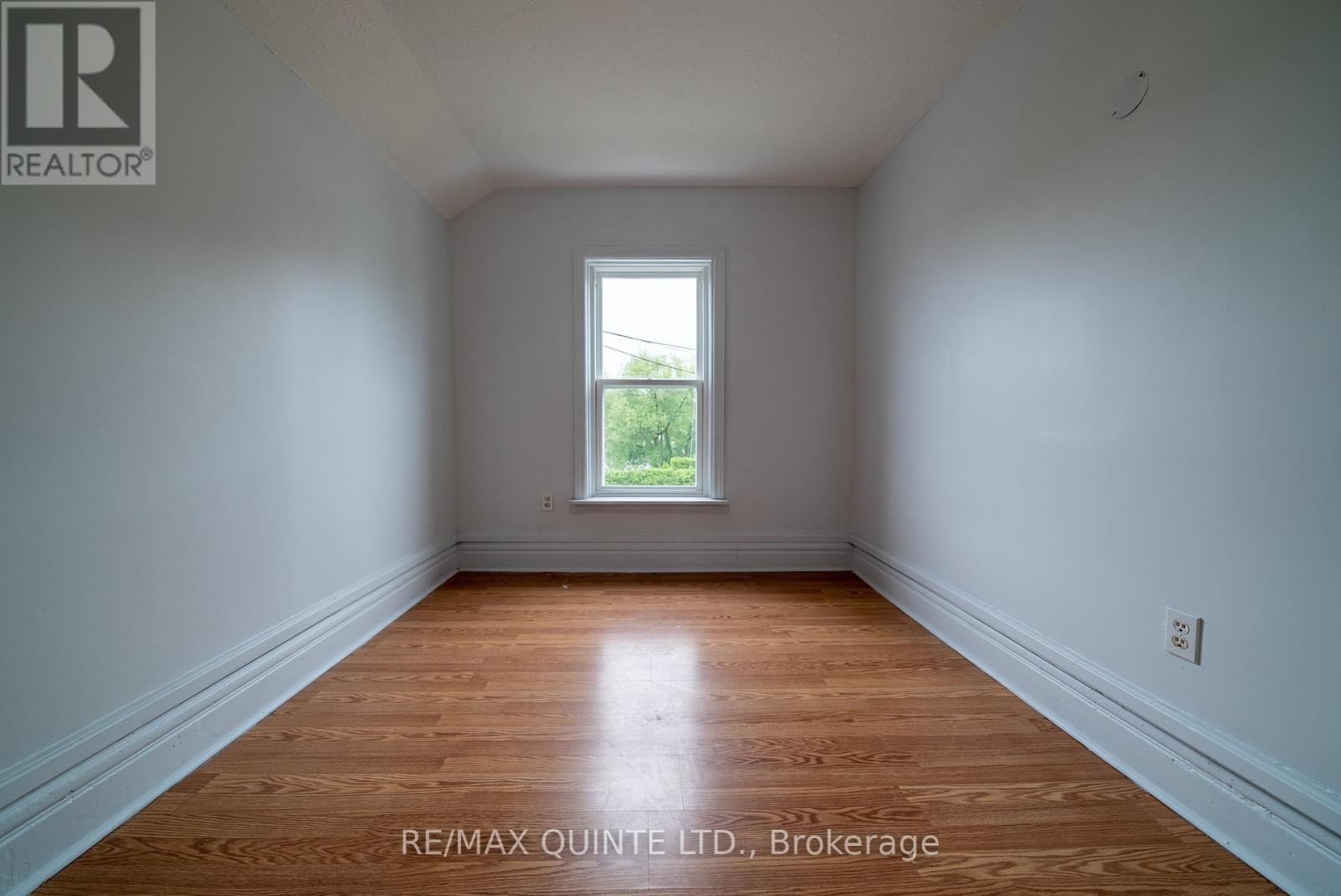 A - 82 MOIRA STREET E