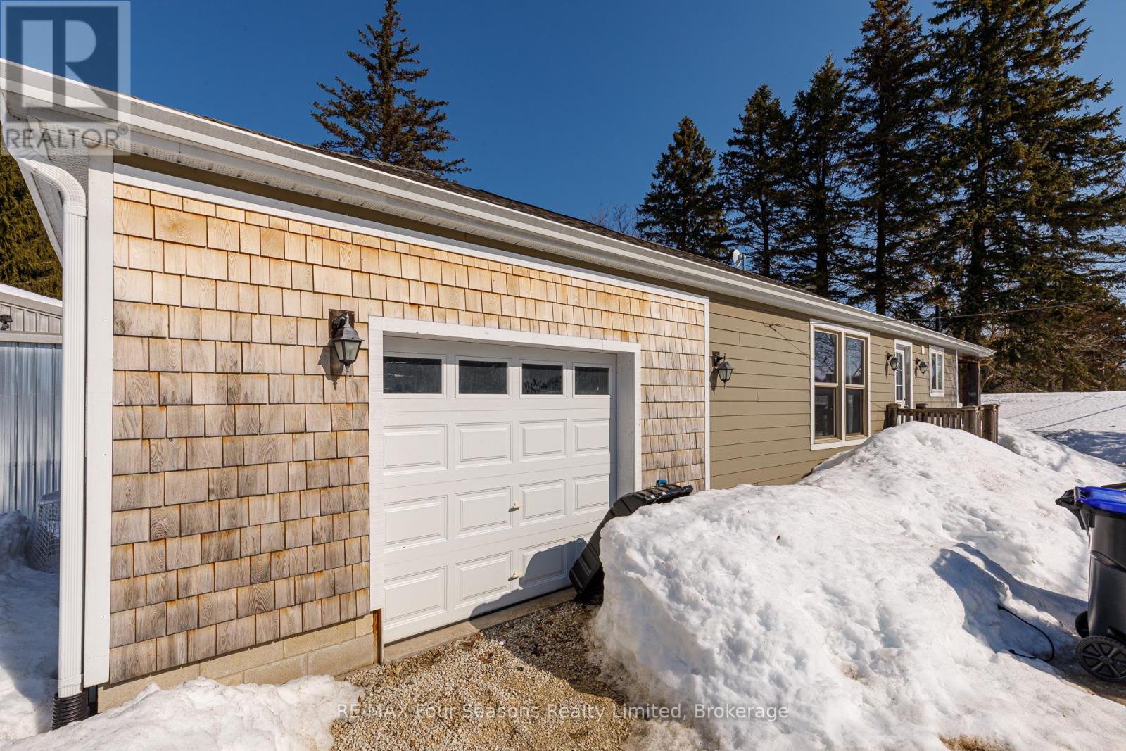 1046 COUNTY 124 ROAD N