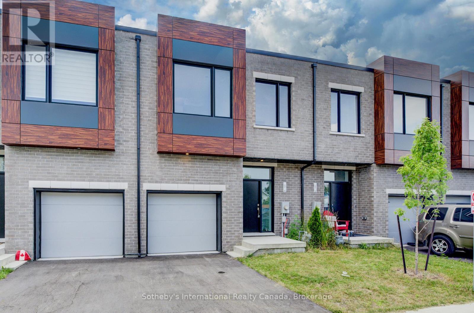 14 - 416 DUNDAS STREET S