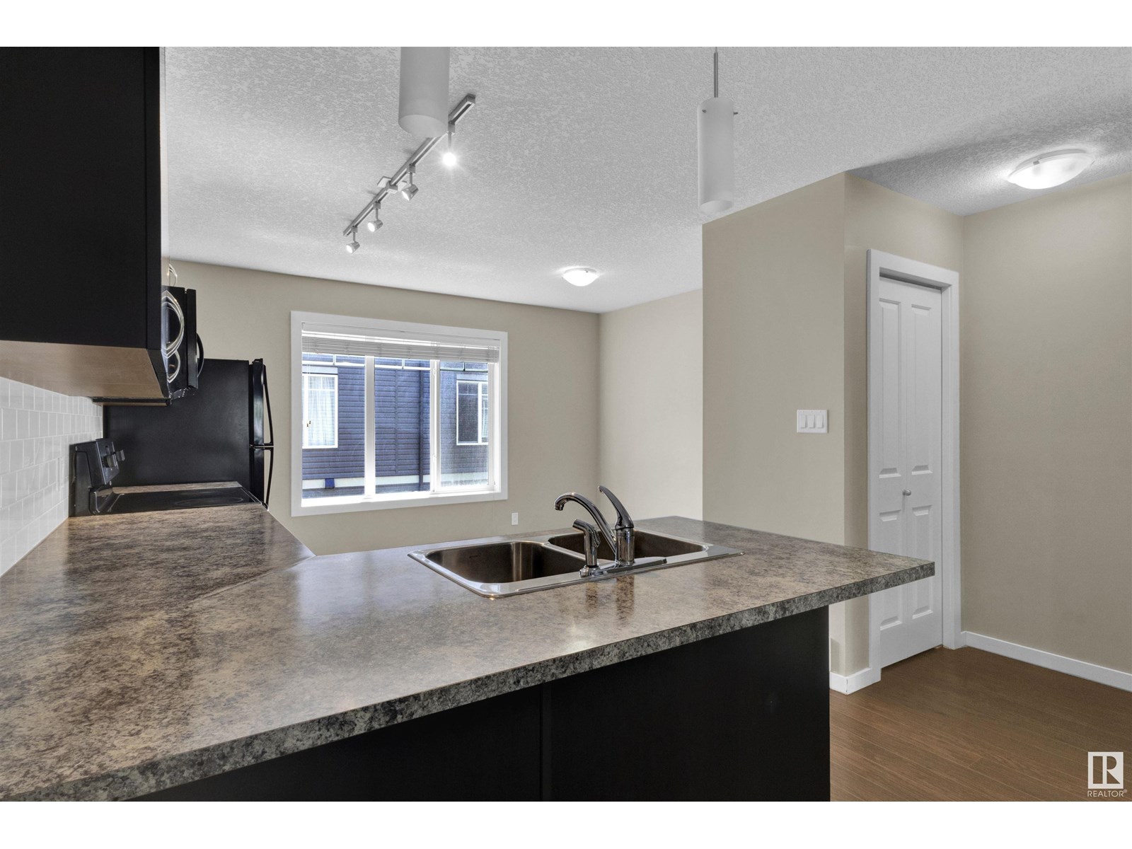 #50 9515 160 AV NW