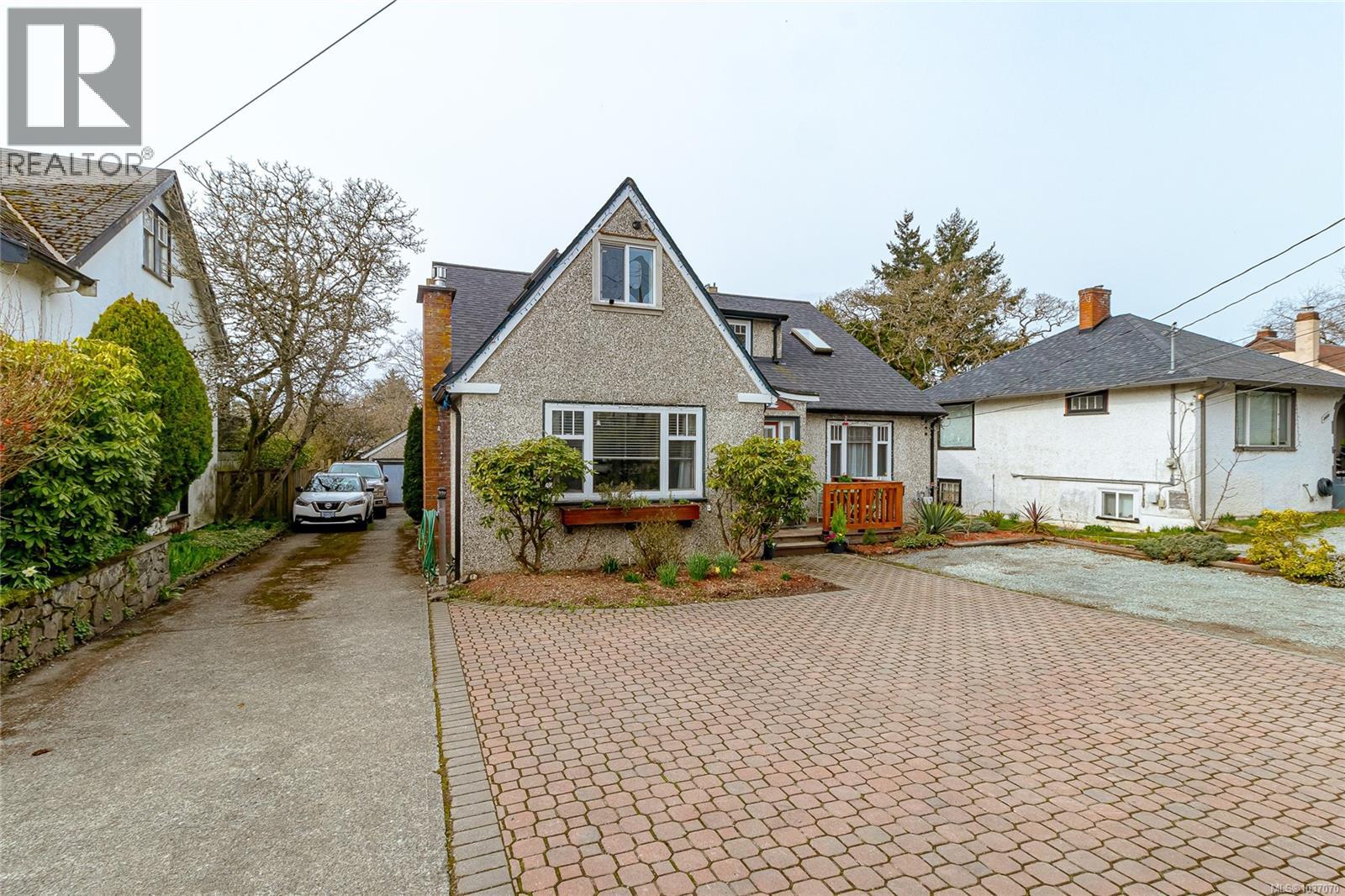 3650 Quadra St