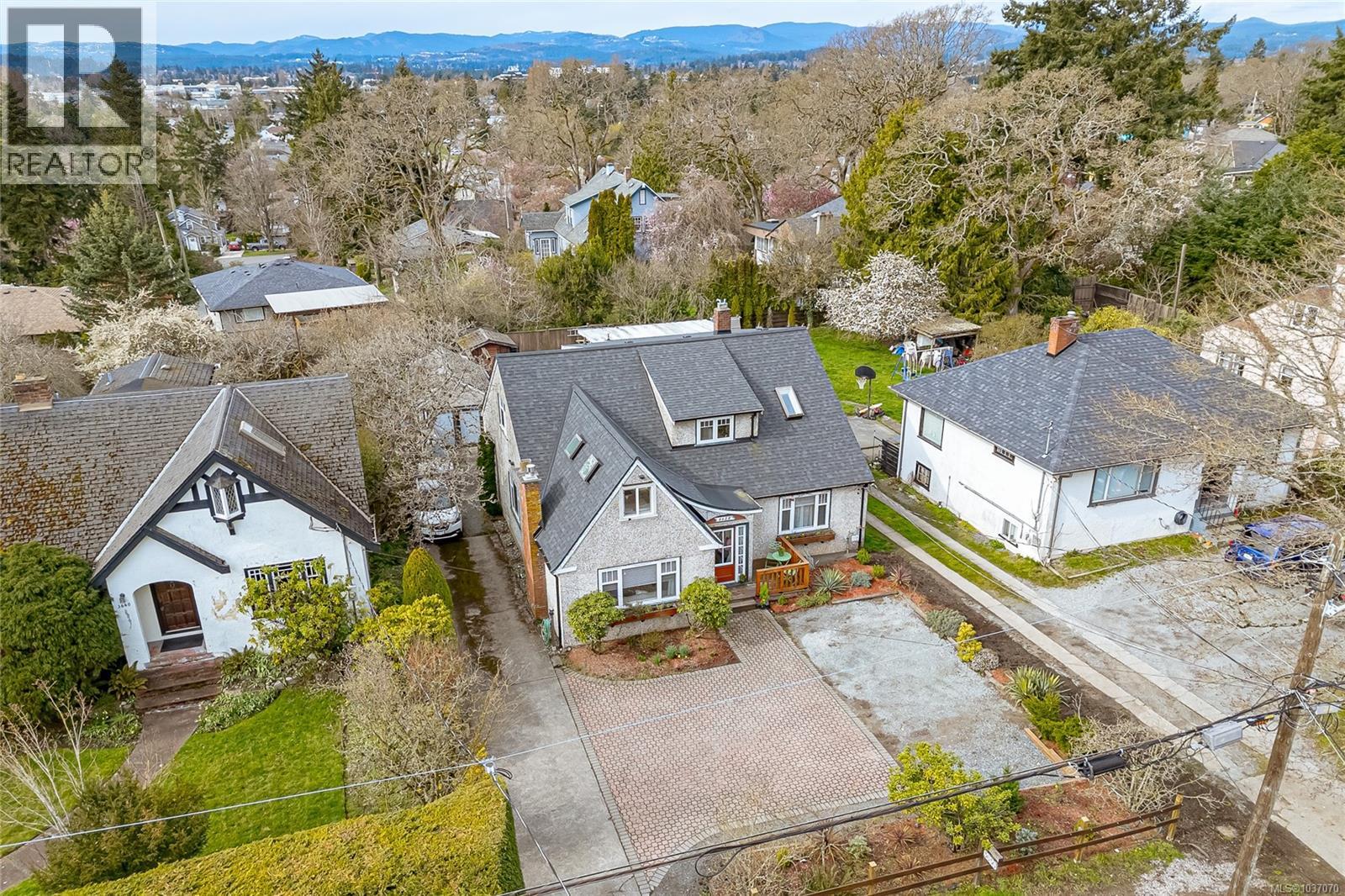 3650 Quadra St