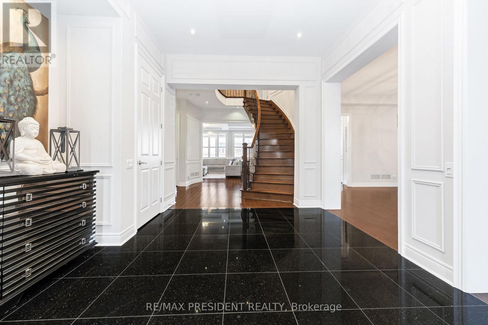 5 SEA CLIFF CRESCENT