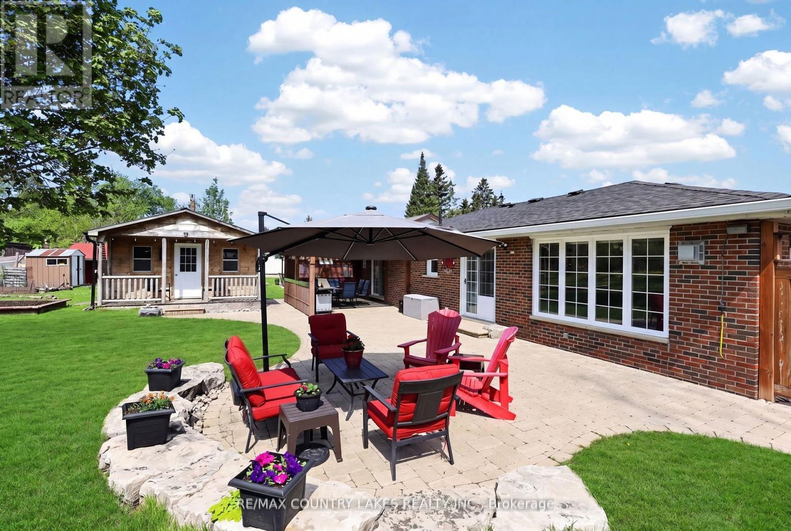 653 SIMCOE STREET