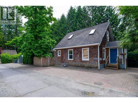1075 GLADWIN DRIVE North Vancouver BC V7R1A1