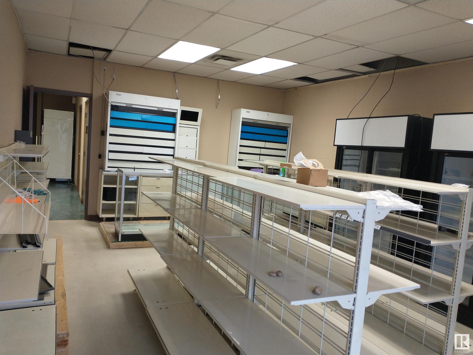 9420 111 AV NW