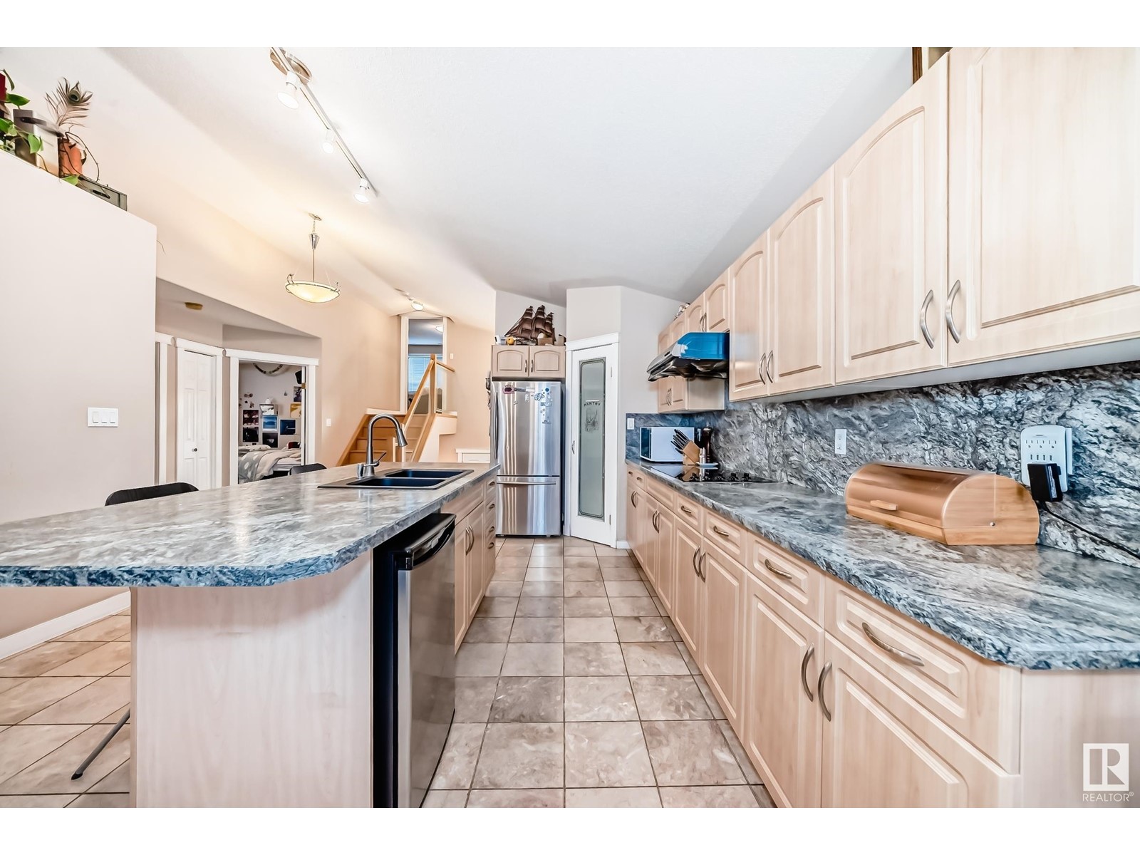 10632 180 AV NW