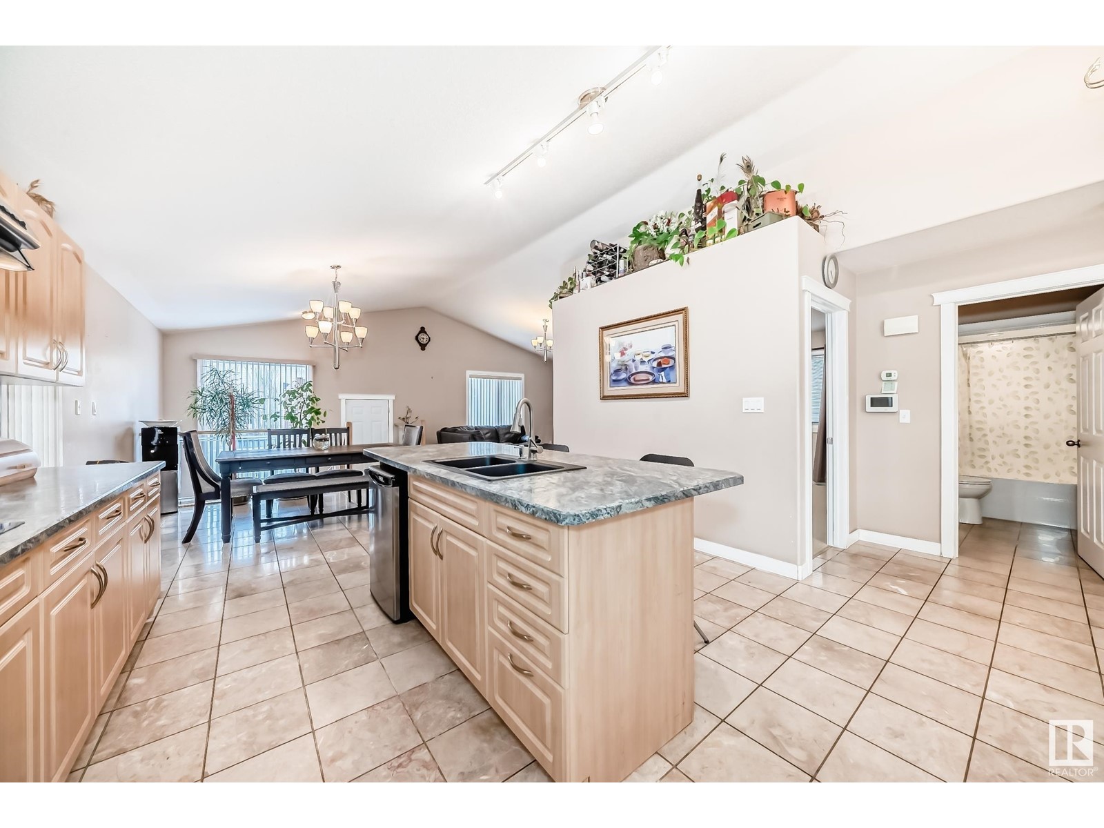 10632 180 AV NW