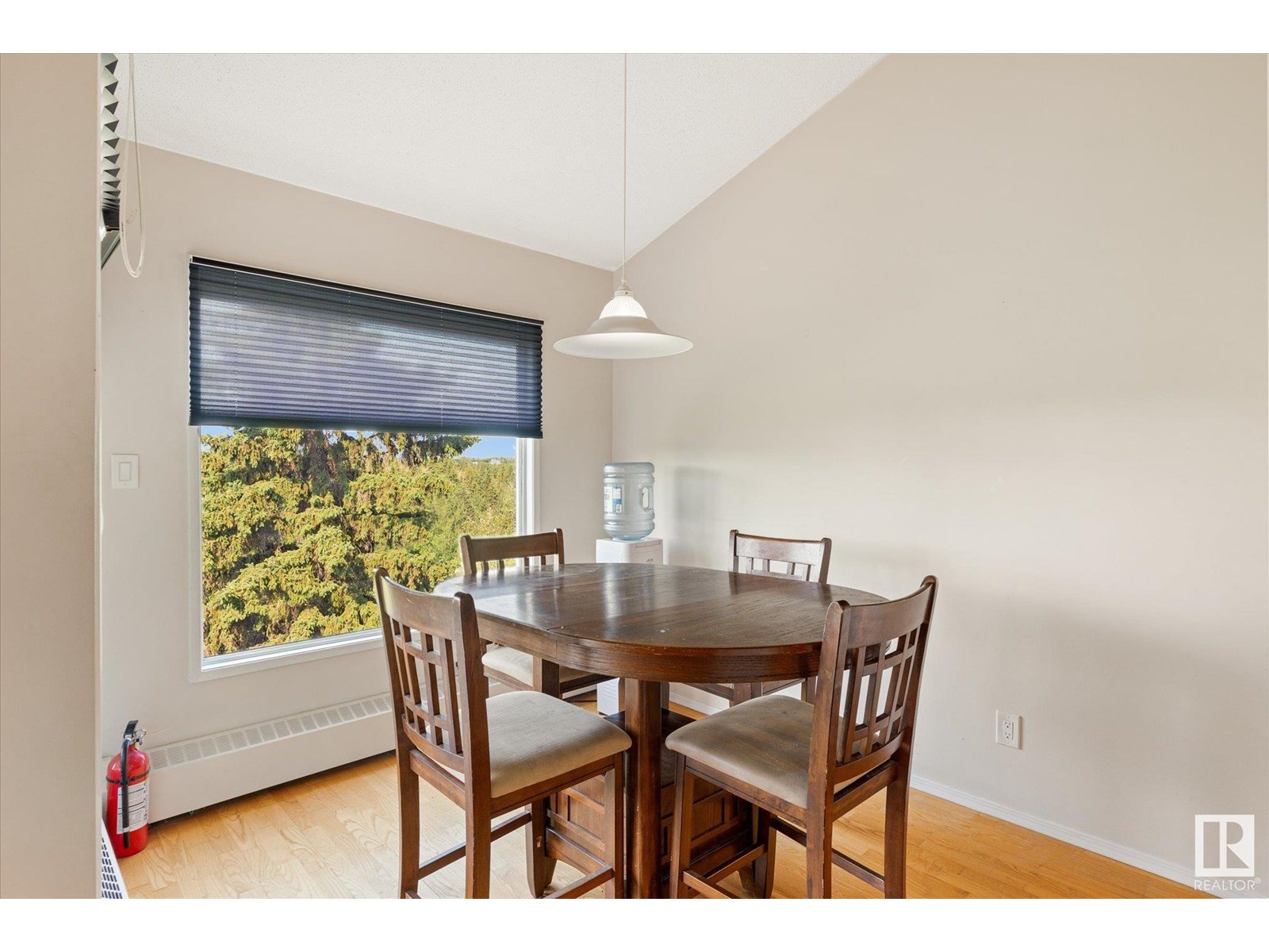 #408 4404 122 ST NW