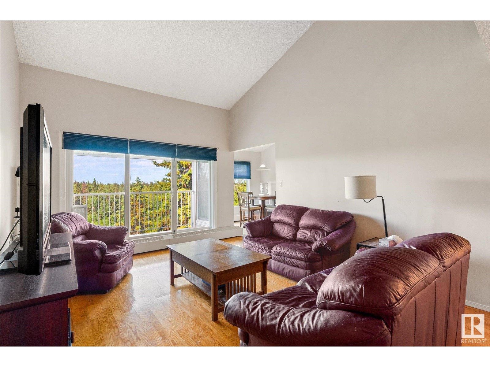 #408 4404 122 ST NW
