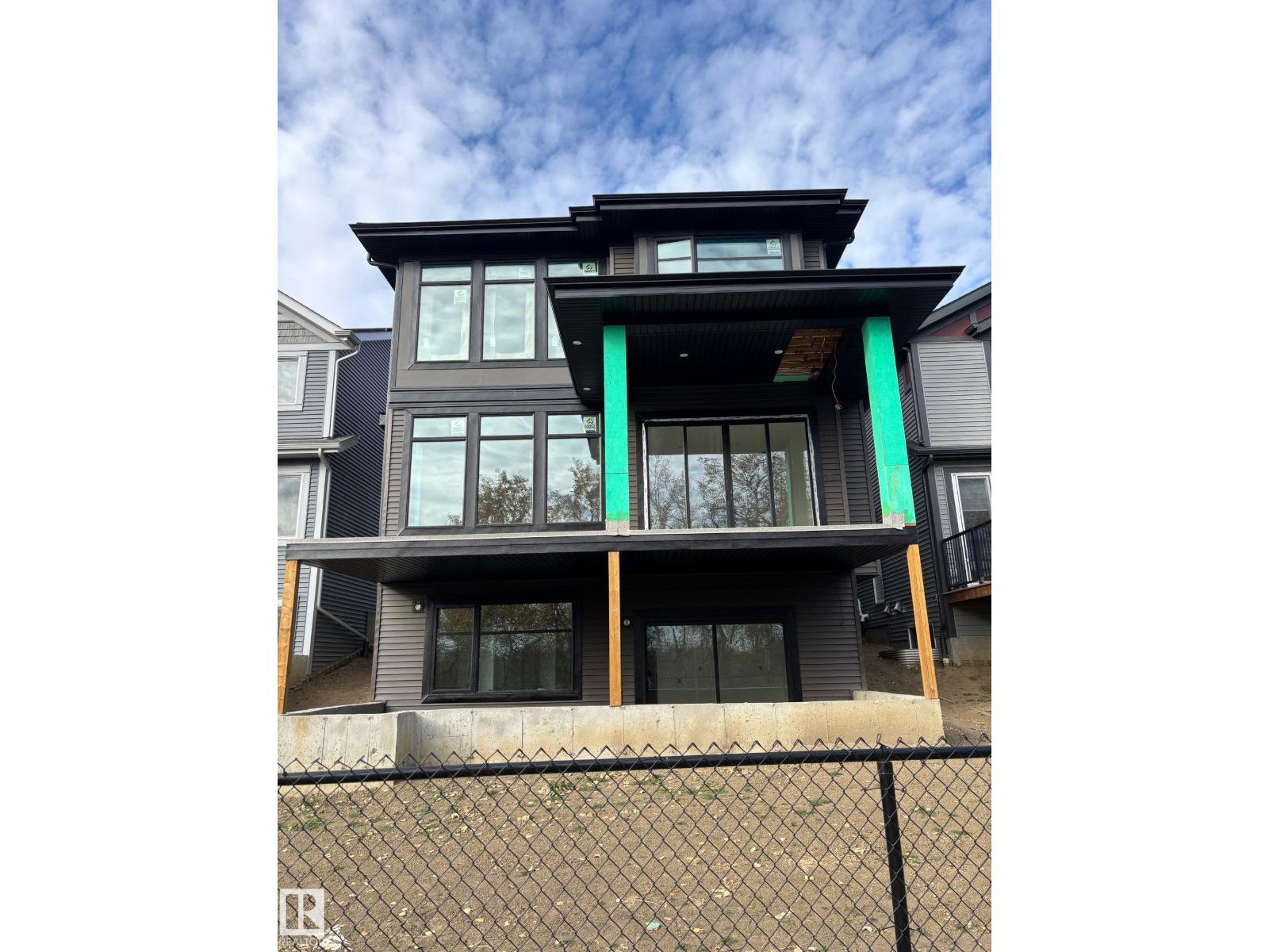 3083 158 ST SW
