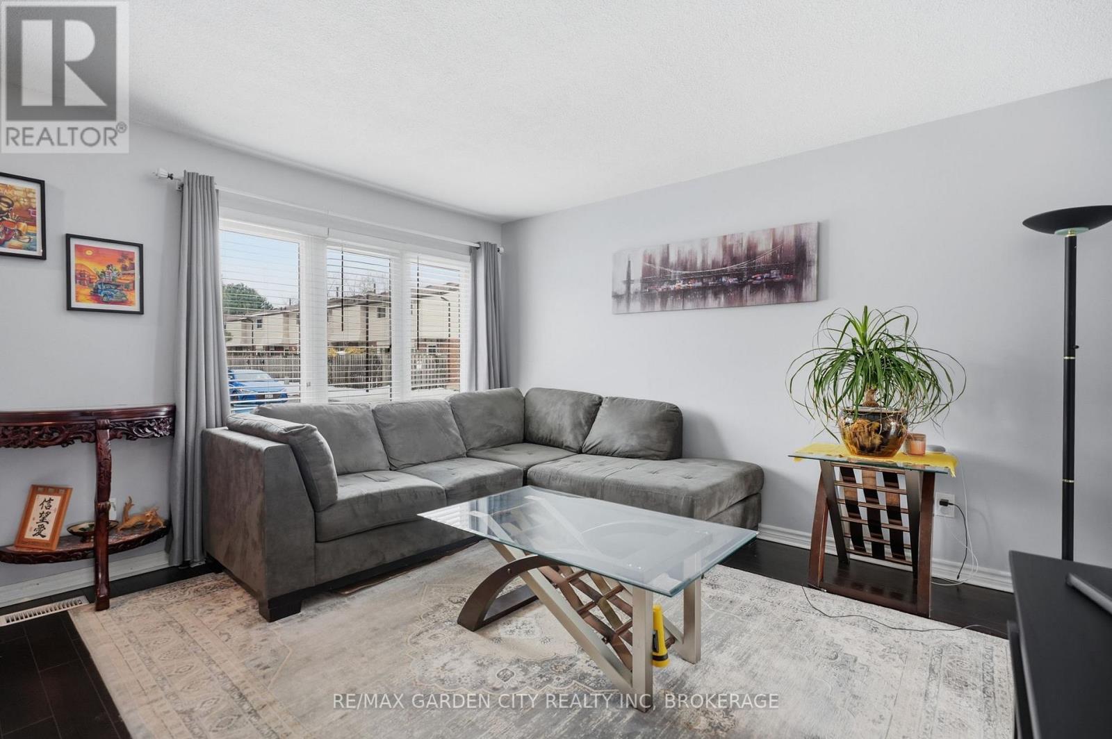 29 - 2 WEIDEN STREET