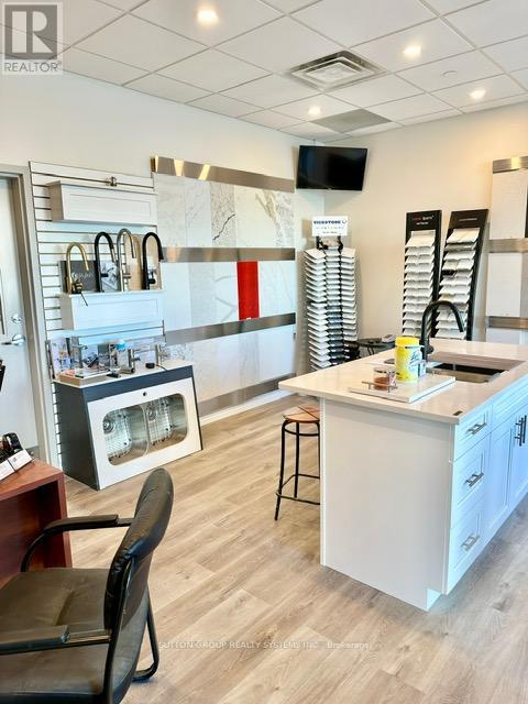 4 - 465 PINEBUSH ROAD S