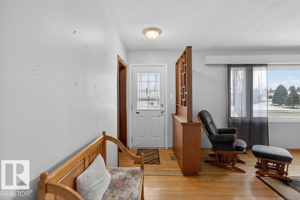 5216 89 AV NW