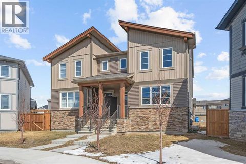 171 Carringham Road NW Calgary AB T3P1V3
