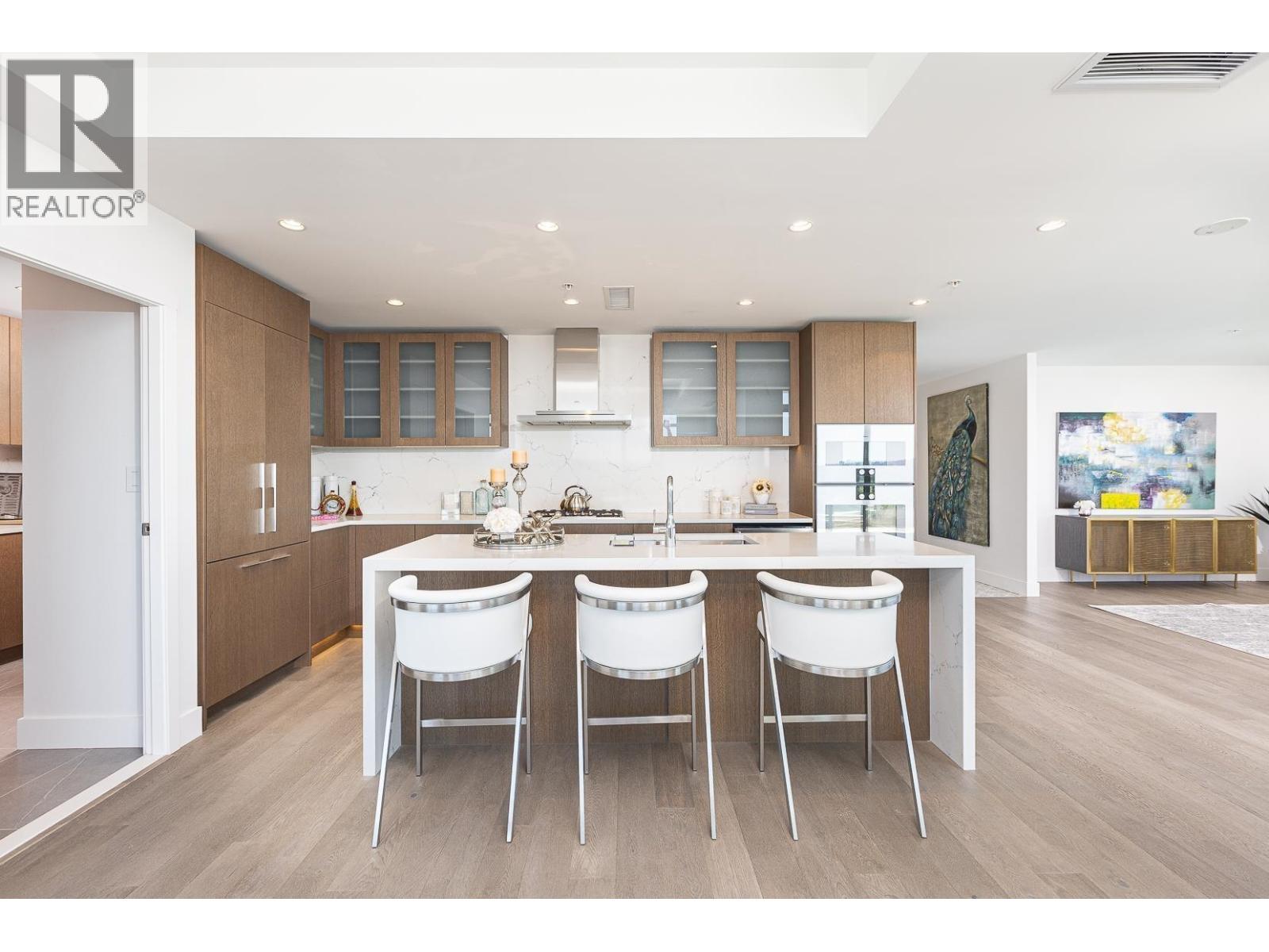 2201 1632 LIONS GATE LANE